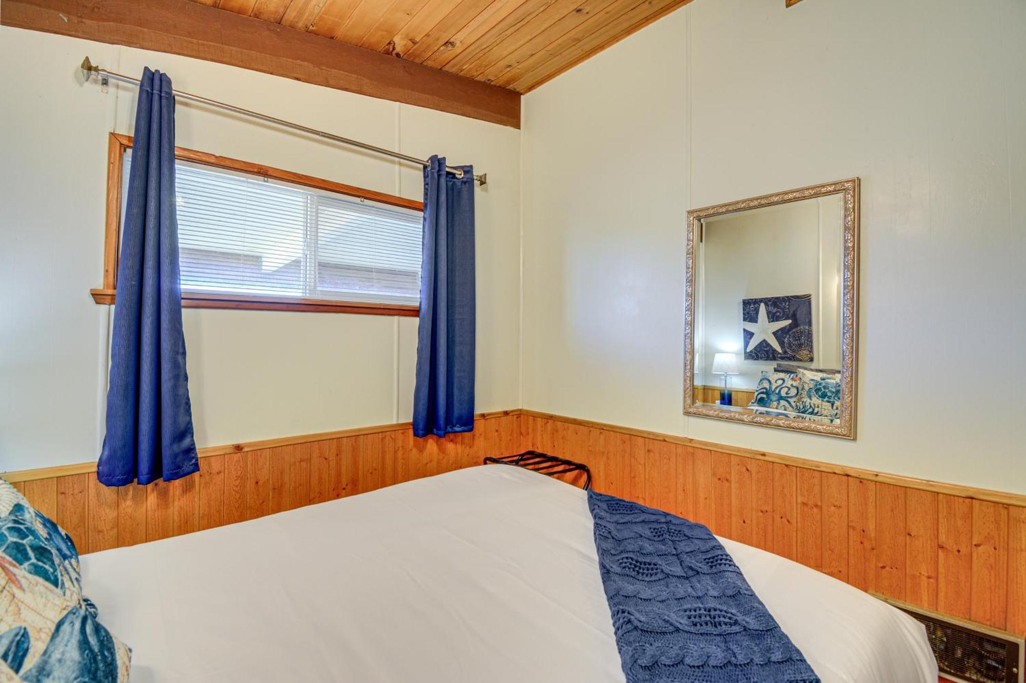 Pet-friendly Washington Retreat With Hot Tub And Deck! *